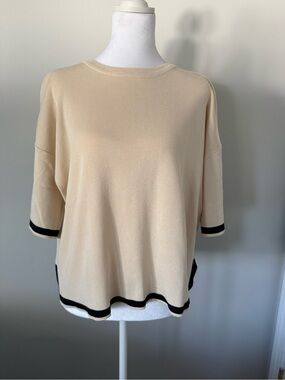 Cream Short-Sleeve Knit Top with Black Trim. Size L